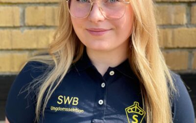 Lär känna Ung SWBs styrelse – Flora Perned